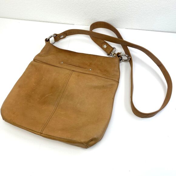 B Makowsky Butter Leather Tan Boho Bucket Bag Crossbody Adjustable Strap Pockets - Picture 10 of 16